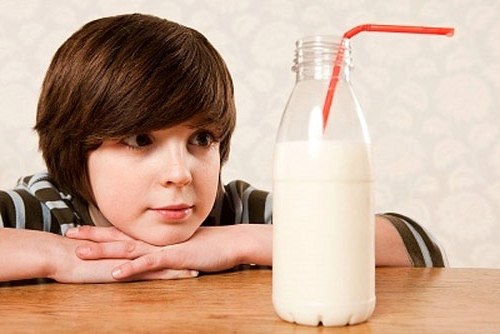 Bé trai có nên uống sữa đậu nành?