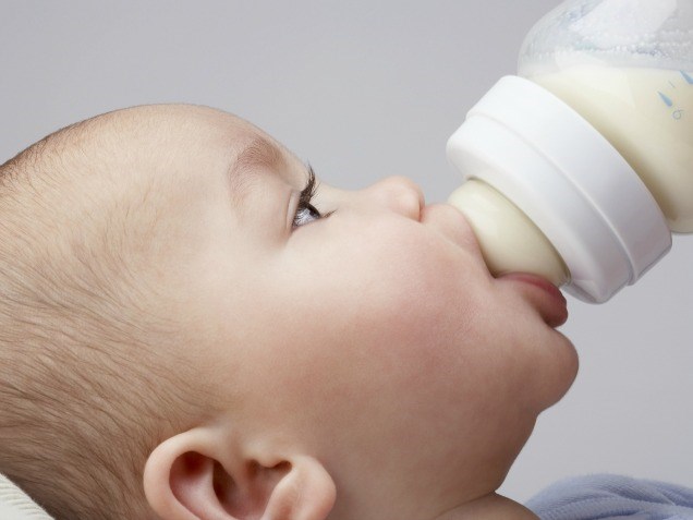 Có nên thay đổi sữa khi bé bị bệnh?