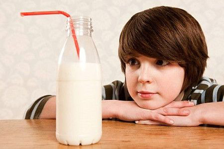 Cần hiểu đúng về các loại sữa nước cho bé