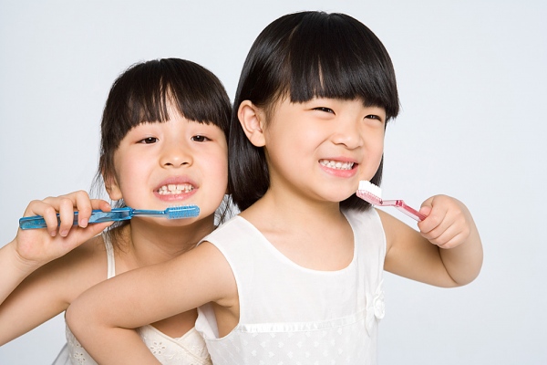 Chăm sóc răng đúng cách khi bé thay răng