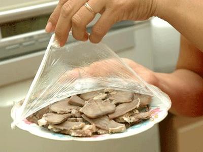 Bà mẹ bị ung thư vì quanh năm ăn thức ăn thừa để tủ lạnh