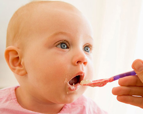 Tập cho bé biết ăn đặc