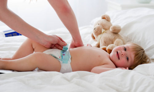 Quấn tã lót cho bé sơ sinh 