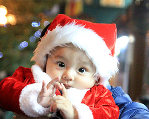 Bé vui khỏe mùa Noel