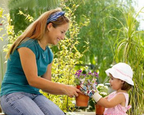 Cùng mẹ dọn nhà đón Tết