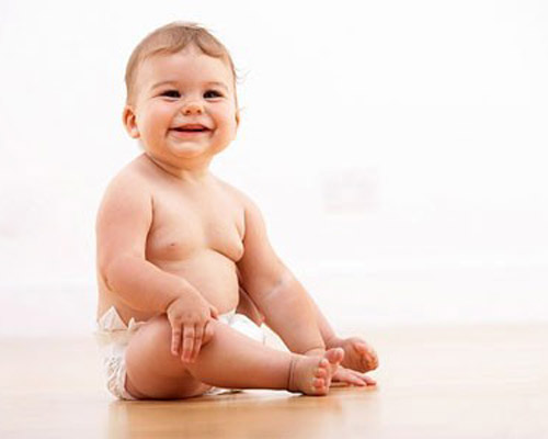 Có nên cho bé ngồi sớm?