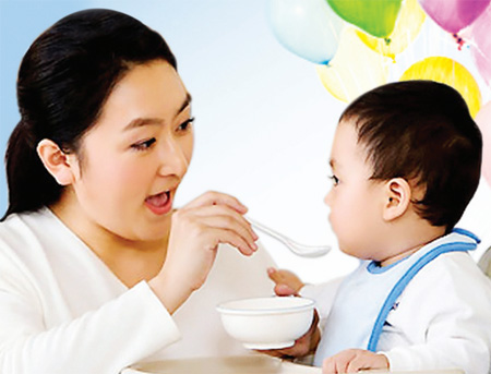 Khi nào cho bé ăn dặm?