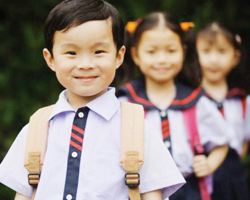 Giúp bé không khóc nhè khi đi học lớp 1