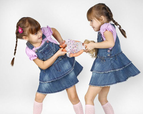 Đừng biến con thành người ích kỷ