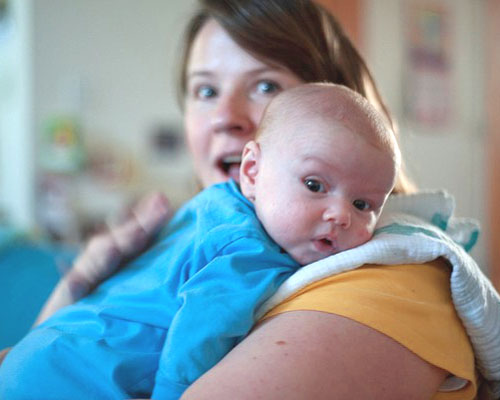 Làm gì khi bé bị trớ sữa?