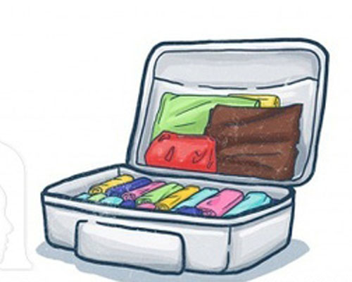 Làm theo 10 mẹo này, bạn sẽ mang được cả tủ quần áo trong một chiếc vali