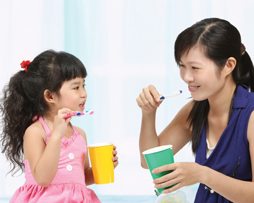 Học đánh răng để có hàm răng xinh