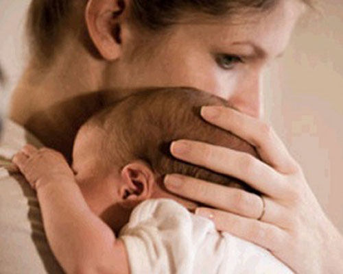 Chăm sóc mẹ bị trầm cảm sau sinh