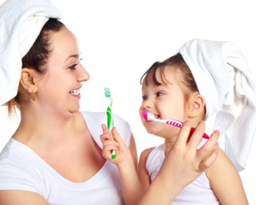 Chăm sóc răng đúng cách cho bé