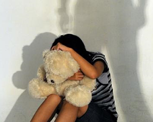 Làm gì để giúp bé tránh bị làm dụng tình dục?