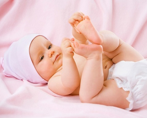 Phải "cai" bỉm cho bé thôi!